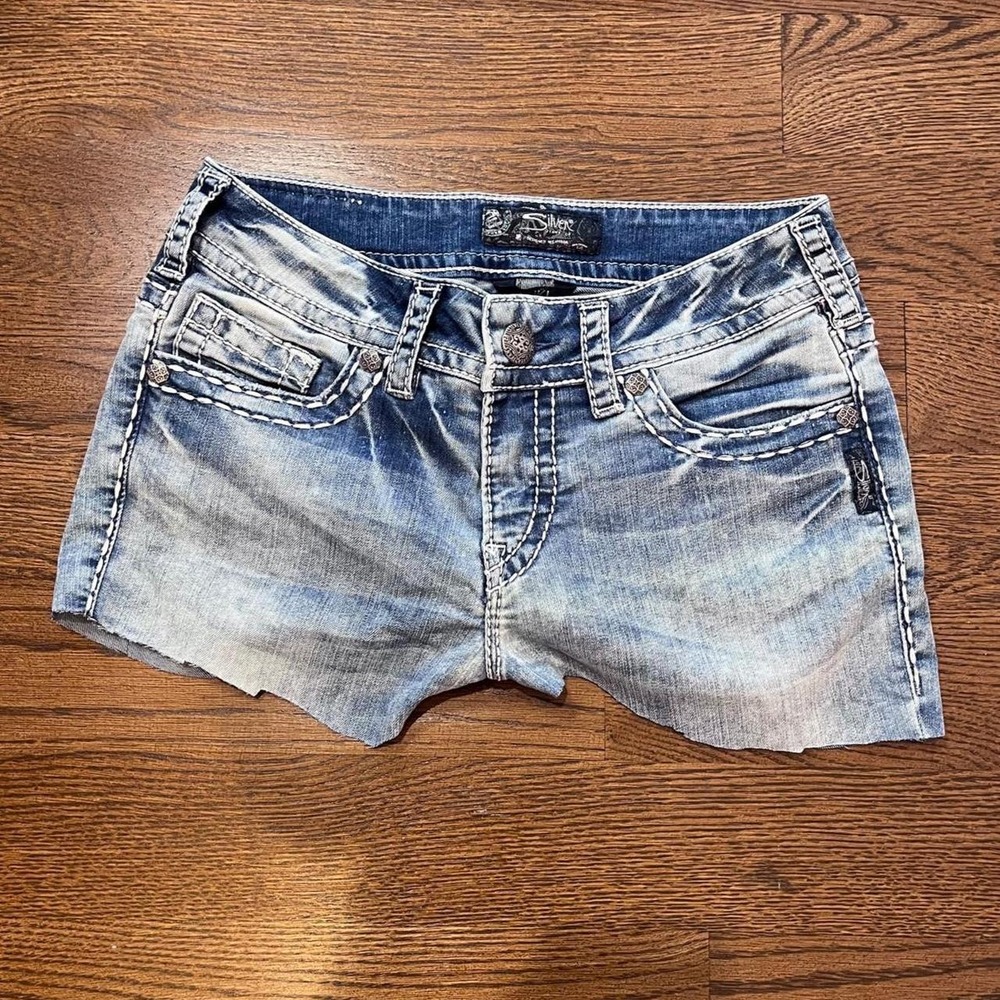 🍟y2k silver suki light wash low rise jean shorts size 28‎